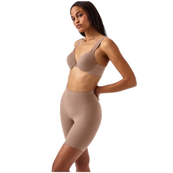 SPANX | Seamless Power Sculpting Mid-Thigh Short, in CAFE AU LAIT, Size S - Picture 9 of 10